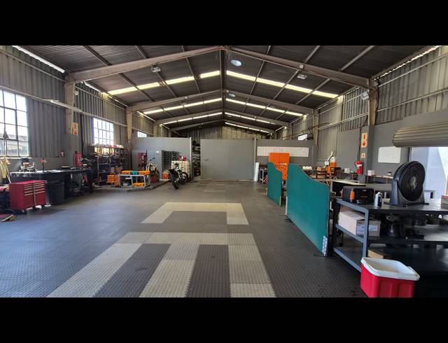 950M² WAREHOUSE FOR SALE IN HUGHES